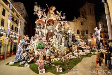 Falla rematada con césped