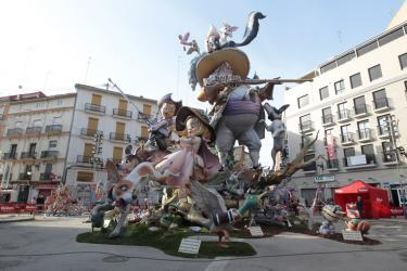 Falla Convento Jerusalen 2011 rematada con césped